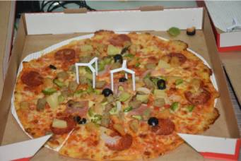 快來銘洋宇通吃Pizza啦！